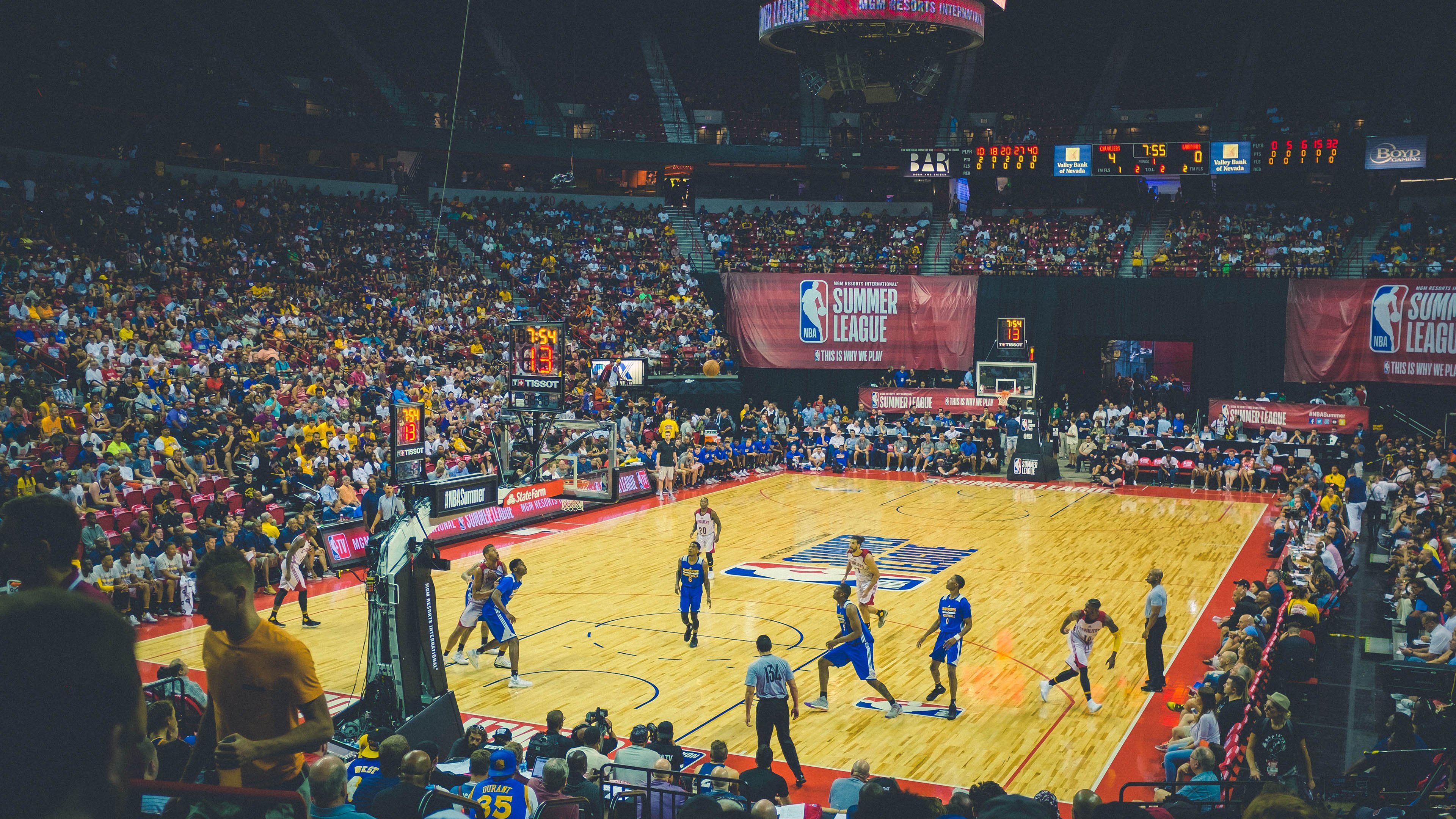 纪录刷新现场：本赛季最难忘的五大突破，突破最快阵容